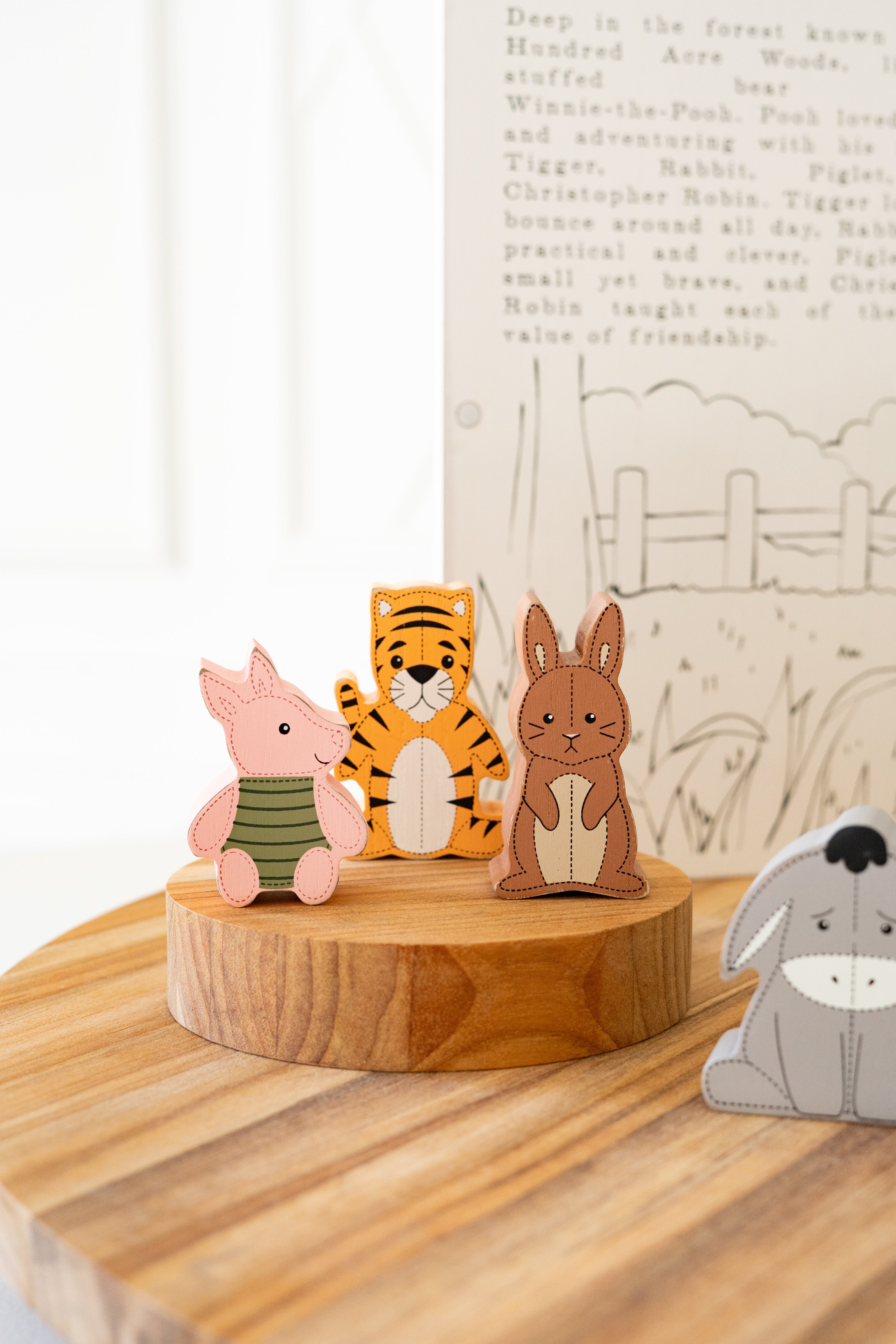 Winnie The Pooh Woodland Storybook Gift Set s/8